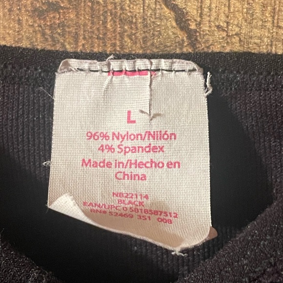 Beautiful black halter top - Picture 4 of 5